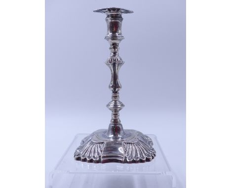 A SILVER GEORGE II STYLE TAPER STICK WITH DETACHABLE SCONCE, DATED 1895 LONDON, FOR THOMAS BRADBURY & SONS, HEIGHT 14.5cms, F
