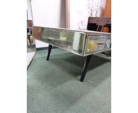 A CONTEMPORARY ART DECO STYLE MIRRORED COFFEE TABLE.   120 x 80cms.