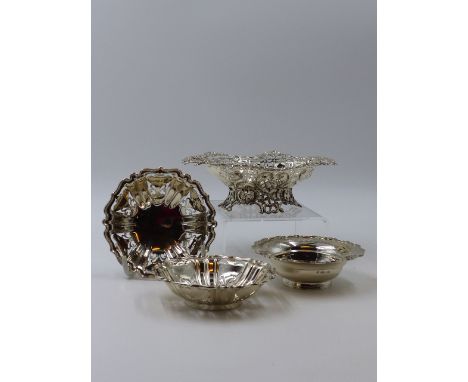 A VICTORIAN SILVER HALLMARKED BON BON DISH DATED 1895, LONDON , MAKERS MARK FOR WILLIAM COMYNS & SONS, TOGETHER WITH A PAIR O