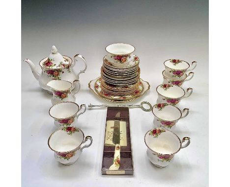 A Royal Albert 'Old Country Roses' tea set comprising tea pot, milk jug, sugar bowl, four teacups, six saucers, six cake plat