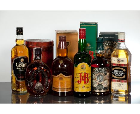 J & B RARE
Blended Scotch Whisky. 70cl, 40% volume, in carton.
DIMPLE 15 YEAR OLD DE LUXE
Blended Scotch Whisky70cl, 40% volu
