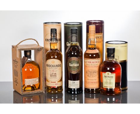 GLENFIDDICH ANCIENT RESERVE 18 YEAR OLD
Single Speyside Malt Whisky. 70cl, 40% volume, in tube.
KNOCKANDO 1993
Single Malt Sc