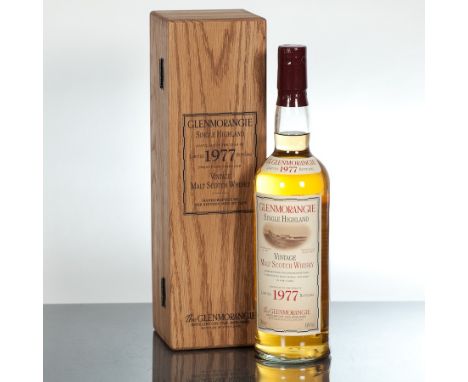 THE GLENMORANGIE VINTAGE 1977
Single Highland Malt Whisky, limited edition bottling. 70cl, 43% volume, in wooden presentation