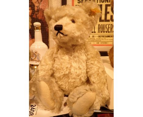 Traditional style Steiff Teddy bear H: 30 cm