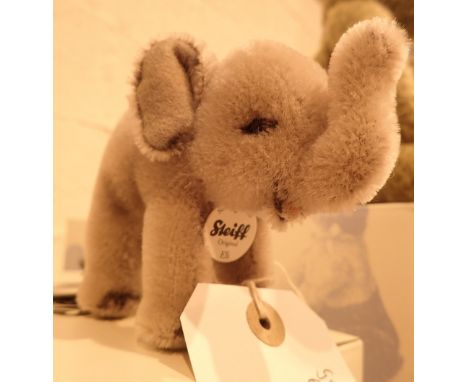 Boxed Steiff Eli Elephant mohair and cotton model L: 15 cm