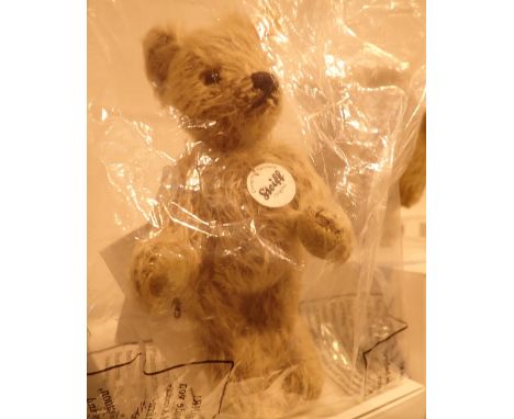 Boxed Steiff Classic teddy bear H: 15 cm