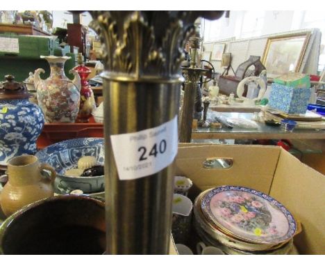 A brass column standard lamp, on paw feet, together with a similar brass table lamp