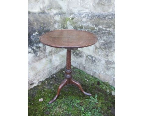 A Georgian dish top oak tripod table, diameter 19ins x height 26ins