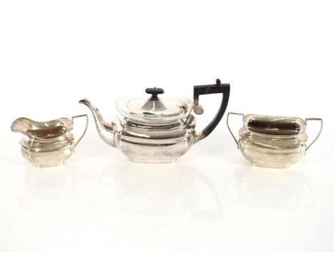 A matched early 20th Century three piece silver tea set, dated letters indistinct, 33oz