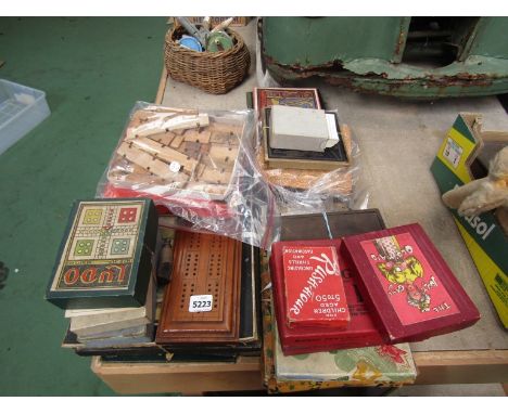 A quantity of vintage games including Old Maid, cribbage etc 