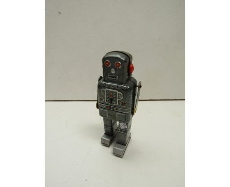 A Vintage Japanese tinplate clockwork robot by SY toys