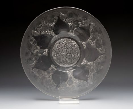 RENÉ LALIQUE (Ay, France, 1860- Paris, 1945)."Vase no. 3. France, ca. 1925.Art Deco tabletop centrepiece of circular form in 