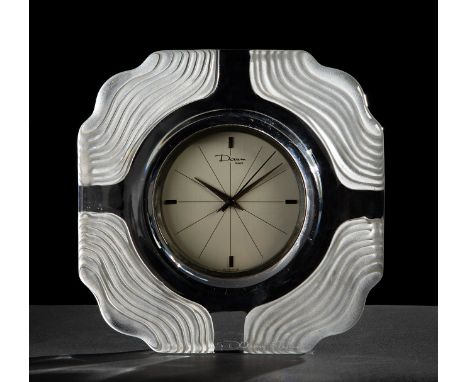 DAUM. France, ca. 1960.Table clock.Clear satin-finished glass with wavy decorations on the reverse.Signed on the lower front.