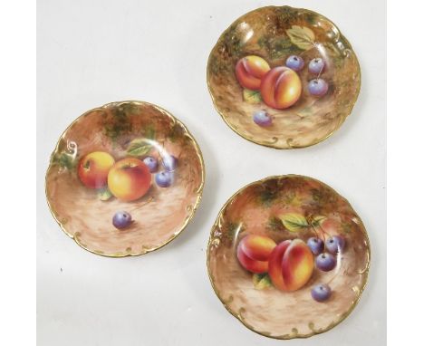 Three Royal Worcester pin dishes, hand painted with fruit to a mossy background by Roberts, diameter 4.25ins Condition report