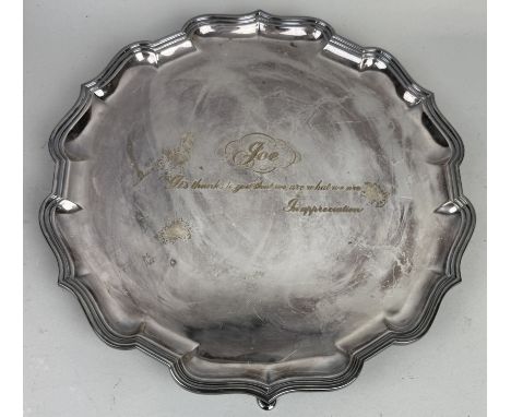 A MAPPIN AND WEBB SILVER PIE CRUST TRAY31cm DWeight: 948gms