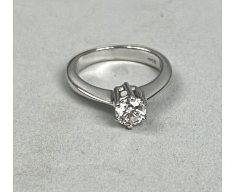 A SOLITAIRE DIAMOND RING SET IN 18CT WHITE GOLDWeight: 3.5gms