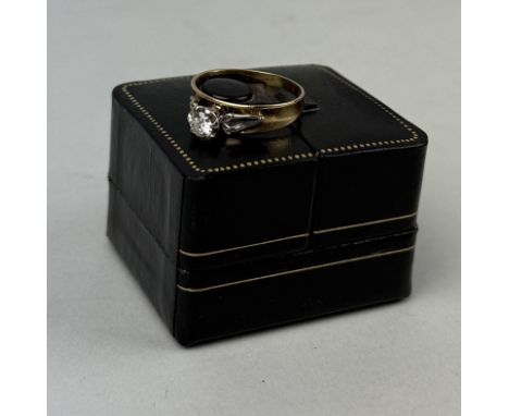 AN 18CT GOLD RING SET WITH A SINGLE DIAMONDWeight: 4.5gms