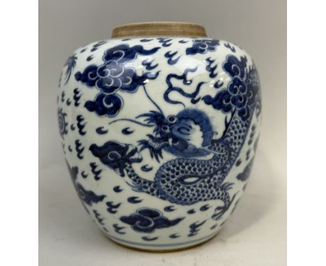 A CHINESE KANGXI STYLE DRAGON JAR20cm H