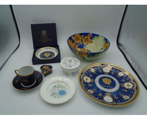 Mixed lot of china to incl Carltonware, Limoges, Roya Worcester Millenium, Wedgwood etc