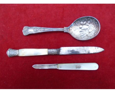 Silver hallmarked folding fruit knife, Sheffield 1920 with mother of pearl handle plus another silver hallmarked fruit knife 