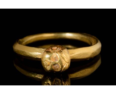Ca. AD 100 - 300. A Roman gold ring embellished with a gold head of putto with veristic features. The hair of the putto is di