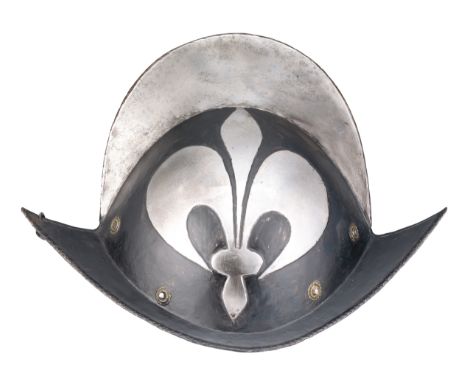 A GERMAN 'BLACK AND WHITE' COMB MORION, EARLY 17TH CENTURY with rounded two-piece crown joined along the crest of a high file