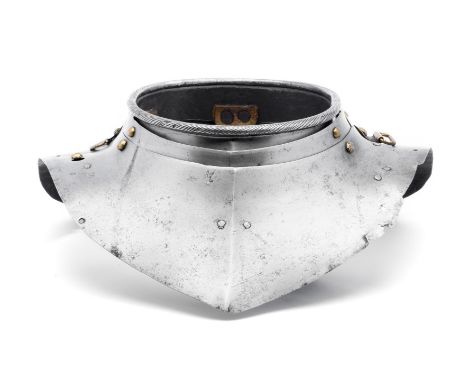 **A SOUTH GERMAN COLLAR, CIRCA 1590 formed of three lames front and rear, the lowest in each case deeper than the rest and or