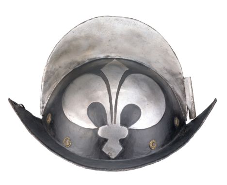 A GERMAN 'BLACK AND WHITE' COMB MORION, EARLY 17TH CENTURY with rounded two-piece crown joined along the crest of a high file