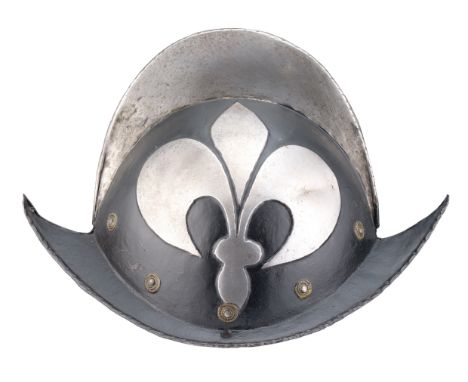 A GERMAN 'BLACK AND WHITE' COMB MORION, EARLY 17TH CENTURY with rounded two-piece crown joined along the crest of a high file