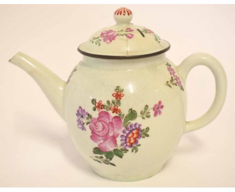 Lowestoft teapot, circa 1780, decorated in Compagnie-des-Indes style, the cover with button knop, 13cm high  