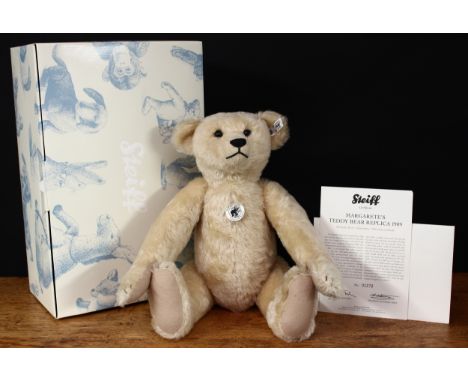 Steiff (Germany) EAN 400520 Margarete's teddy bear replica 1909, trademark Steiff button to ear with black and white tag, 46c