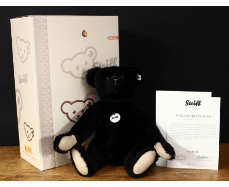 Steiff (Germany) EAN 420825 teddy bear replica 1907, trademark Steiff button to ear with black and white tag, 40cm high, boxe