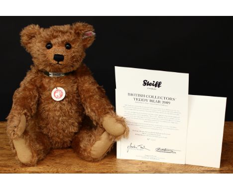 Steiff (Germany) EAN 663246 British Collectors' teddy bear 2009, trademark Steiff button to ear with red and white tag, 38cm 