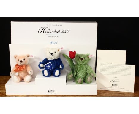 Steiff (Germany) EAN 660672 Holland set 2002, comprising three teddy bears, each with trademark Steiff button to ears and red