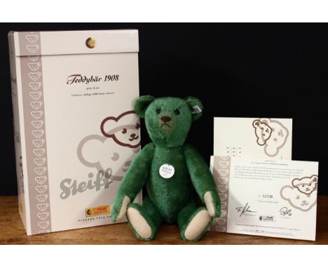 Steiff (Germany) EAN 408540 teddy bear replica 1908, trademark Steiff button to ear with black and white tag, 35cm high, boxe