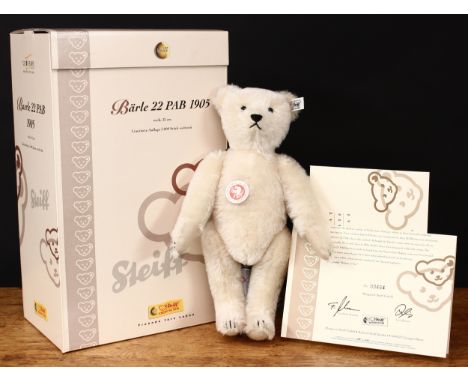 Steiff (Germany) EAN 404122 Baerle 22 PAB teddy bear replica 1905, trademark Steiff button to ear with black and white tag, 3