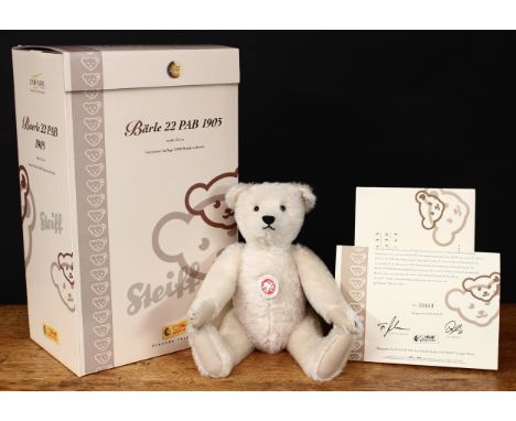 Steiff (Germany) EAN 404122 Baerle 22 PAB teddy bear replica 1905, trademark Steiff button to ear with black and white tag, 3