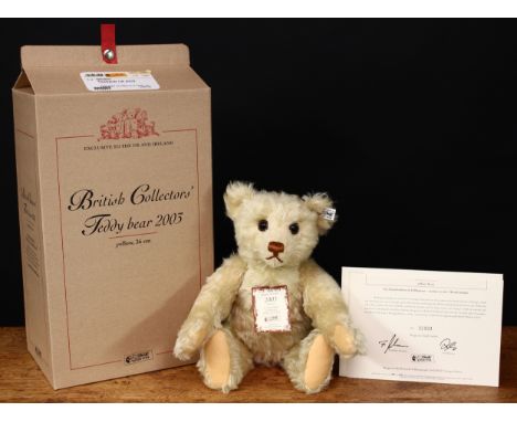 Steiff (Germany) EAN 660955 British Collectors' teddy bear 2003, trademark Steiff button to ear with black and white tag, 36c