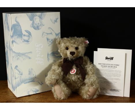 Steiff (Germany) EAN 663291 British Collectors' teddy bear 2010, trademark Steiff button to ear with red and white tag, 36cm 