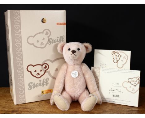 Steiff (Germany) EAN 408557 teddy bear replica 1908, trademark Steiff button to ear with black and white tag, 35cm high, boxe