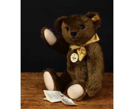 Steiff (Germany) EAN 000447 Classic teddy bear replica 1909, trademark Steiff button to ear with red and yellow tag, 31cm hig