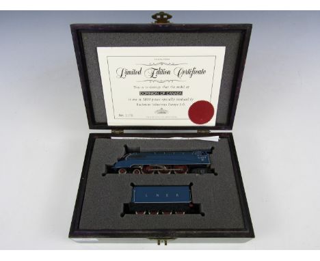 [Model Railway] A cased Bachmann Dominion of Canada locomotive and tender