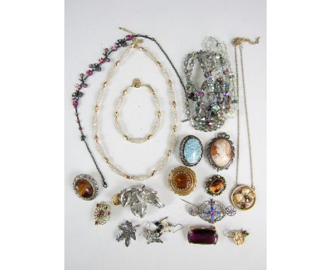 Vintage and modern costume jewellery, including a matching bracelet and necklace incorporating faceted stones captured in mes