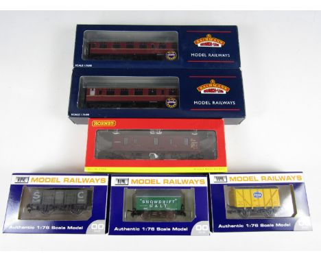 [Model Railway] Two boxed Bachmann carriages together with a Hornby utility wagon etc
