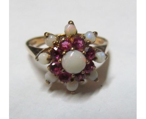 A 9ct gold cluster ring 3.6g size Q