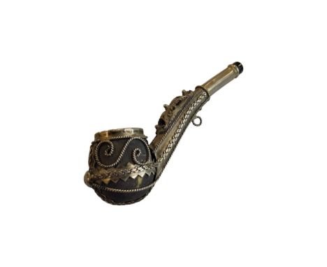DECORATIVE SMOKERS PIPE 