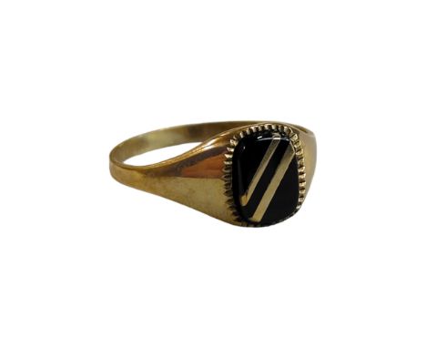 9 CARAT GOLD SIGNET RING 