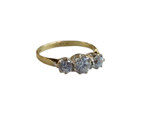 9CT GOLD 3 STONE RING (BOXED) 