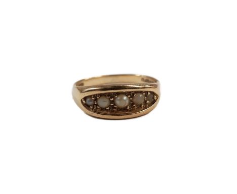 9 CARAT GOLD &amp; SEED PEARL RING 