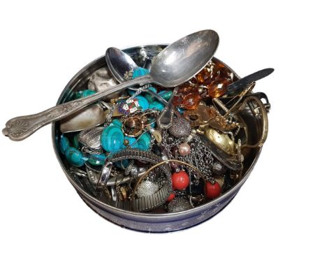 TIN LOT OF VINTAGE JEWELLERY ETC 